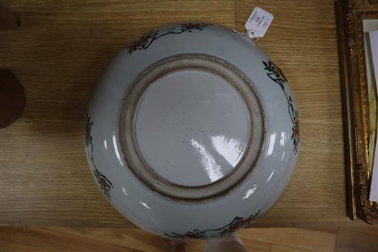 A Chinese famille verte dish, Kangxi period, D. 36cm, cracked